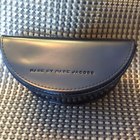Marc by Marc Jacobs sunglasses case - Picture 1 of 9